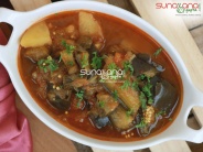 //sunayanagupta.com/recipeimages/138X184/Spicy Eggplant And Potato Stew Recipe
