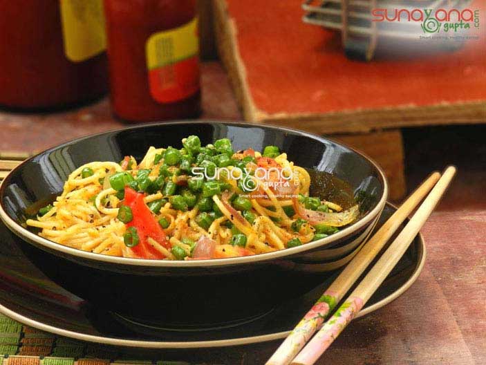 garlic-noodles-with-french-beans-and-peppers-recipe-4ed-copy-1511600093